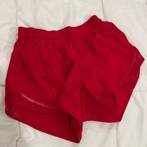 Size 6 Lulu Lemon Hotty Hot Shorts. 4”